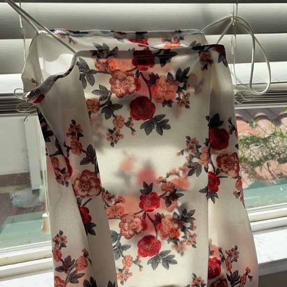 Beautiful white and pink flowery dress - Picture 3 of 5